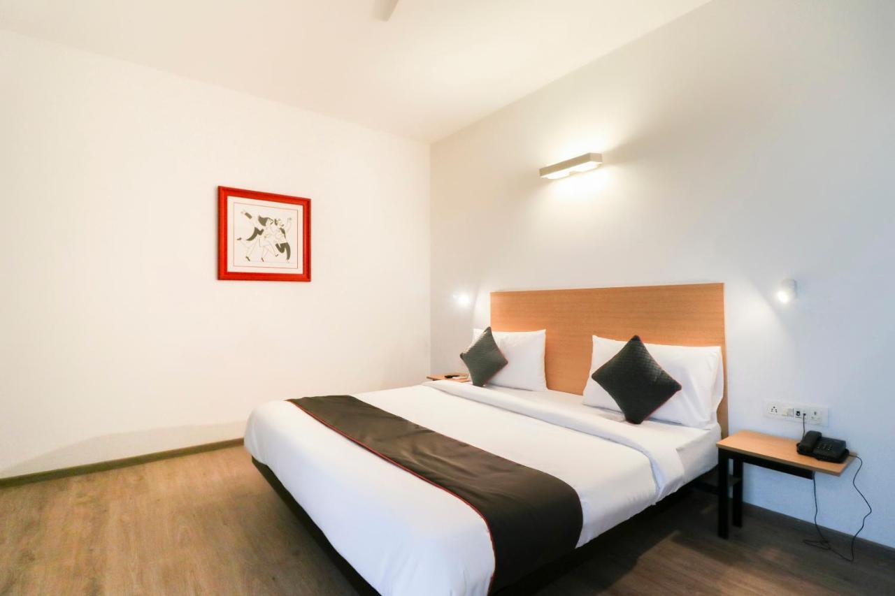 Townhouse Noida Sector 71 Near Iskcon Temple Noida Hotel Indirapuram Exterior photo