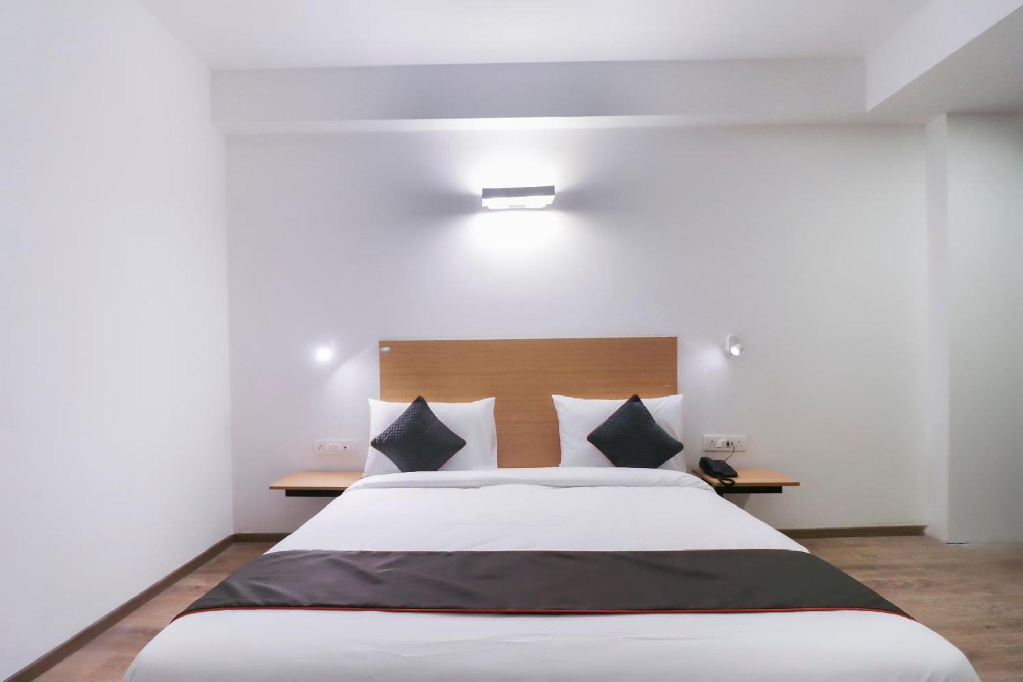 Townhouse Noida Sector 71 Near Iskcon Temple Noida Hotel Indirapuram Exterior photo