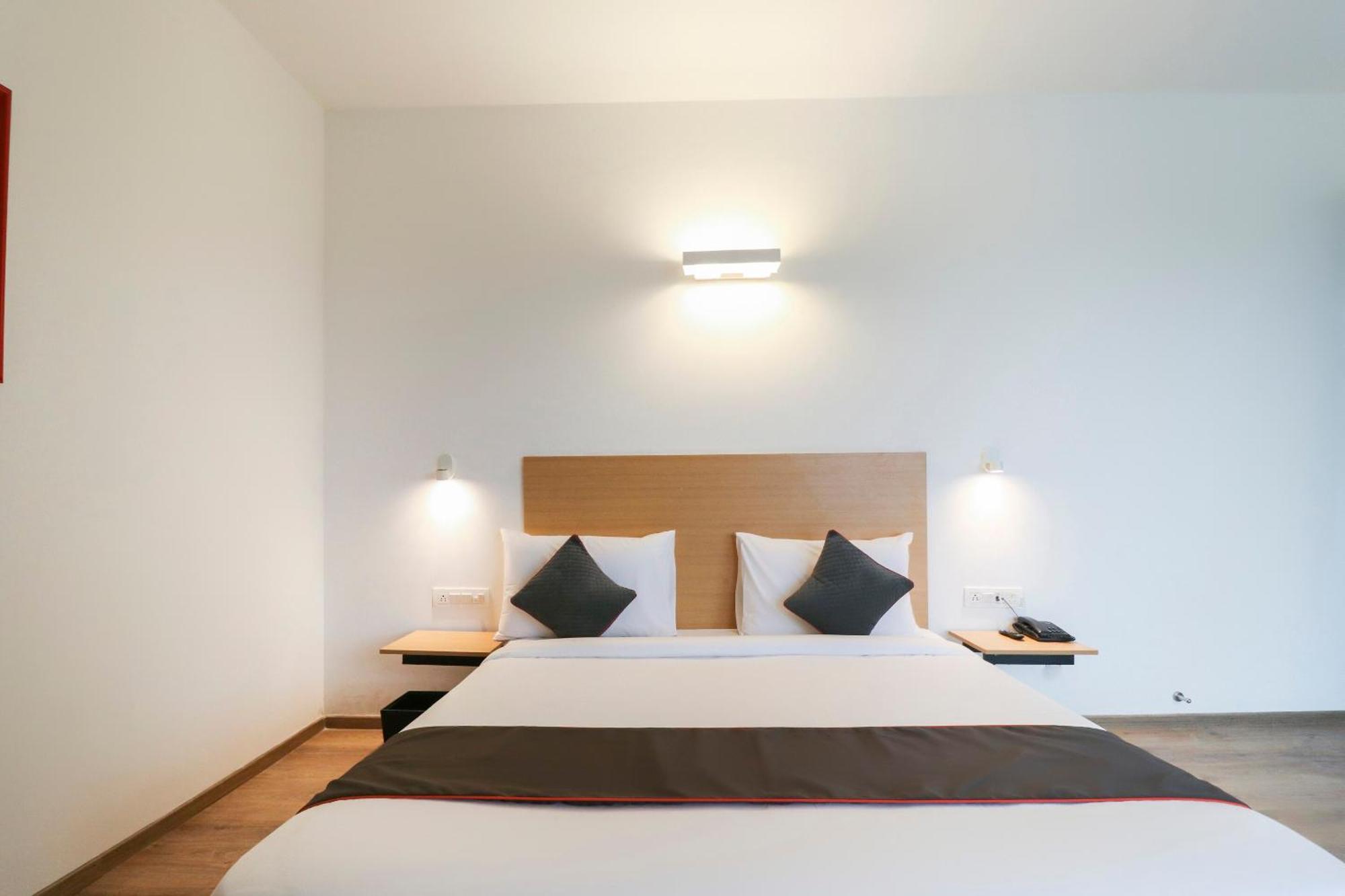 Townhouse Noida Sector 71 Near Iskcon Temple Noida Hotel Indirapuram Exterior photo