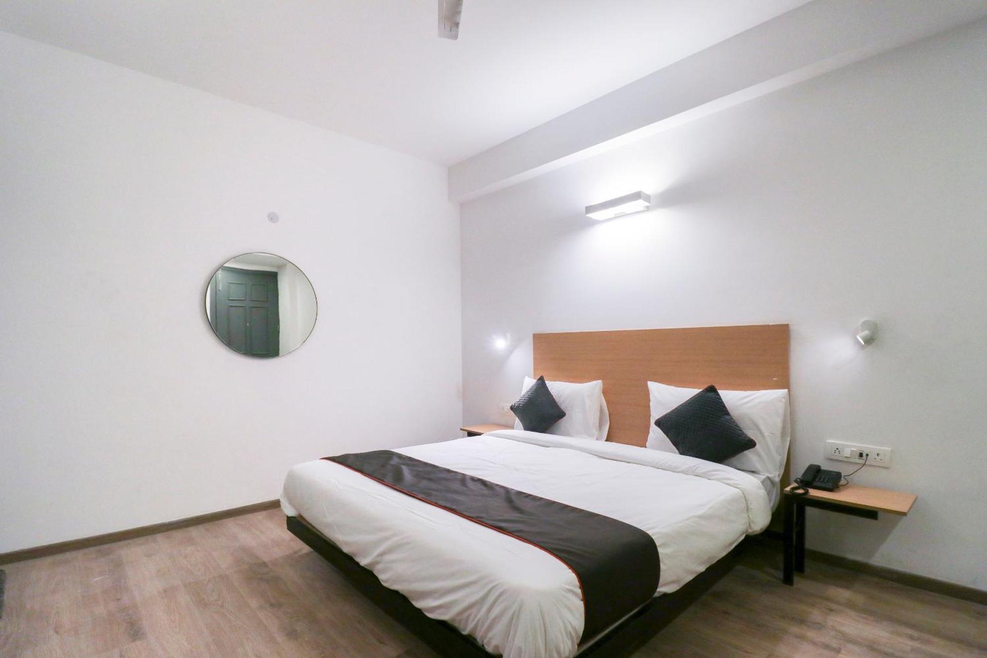 Townhouse Noida Sector 71 Near Iskcon Temple Noida Hotel Indirapuram Exterior photo