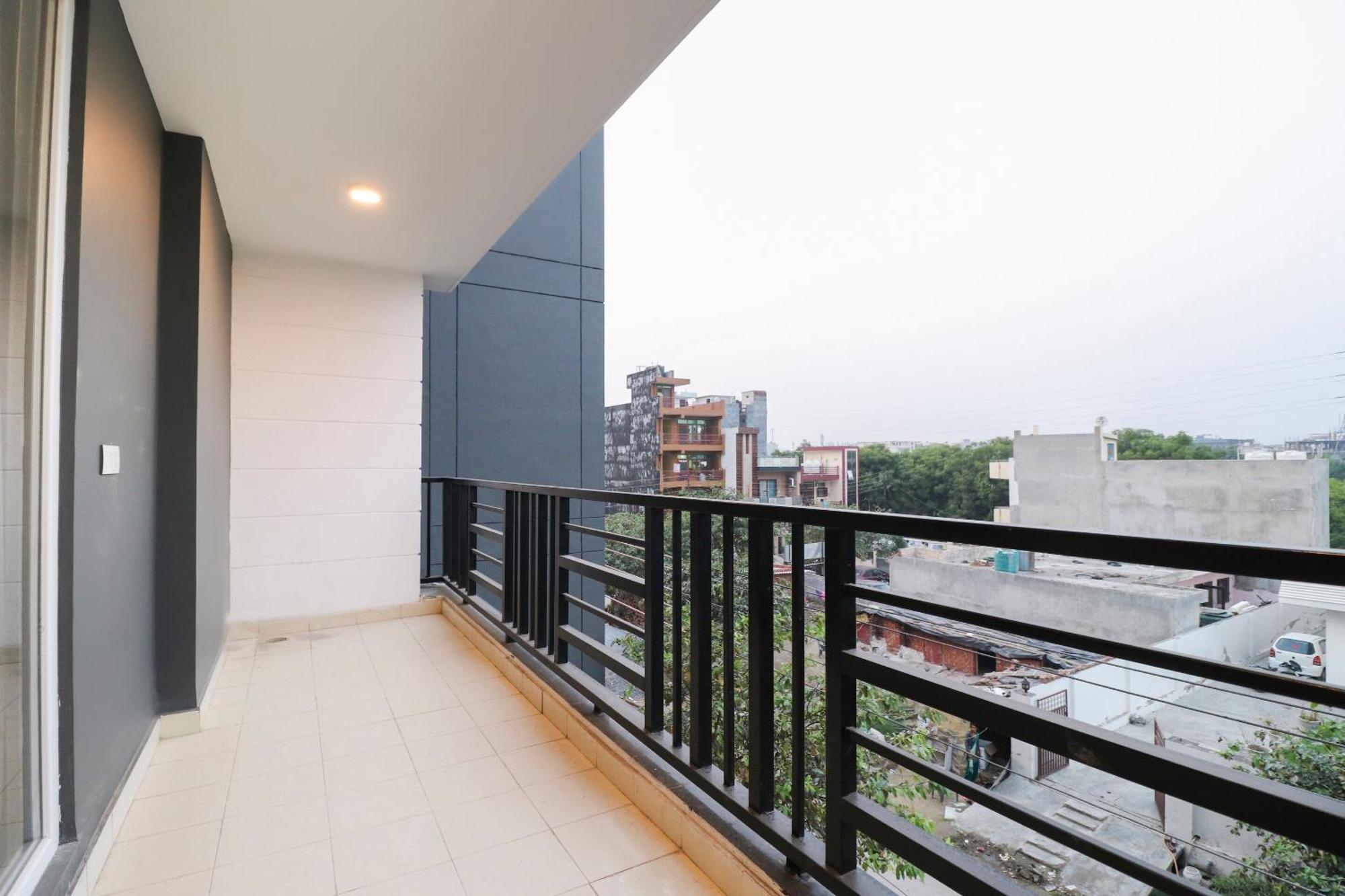 Townhouse Noida Sector 71 Near Iskcon Temple Noida Hotel Indirapuram Exterior photo