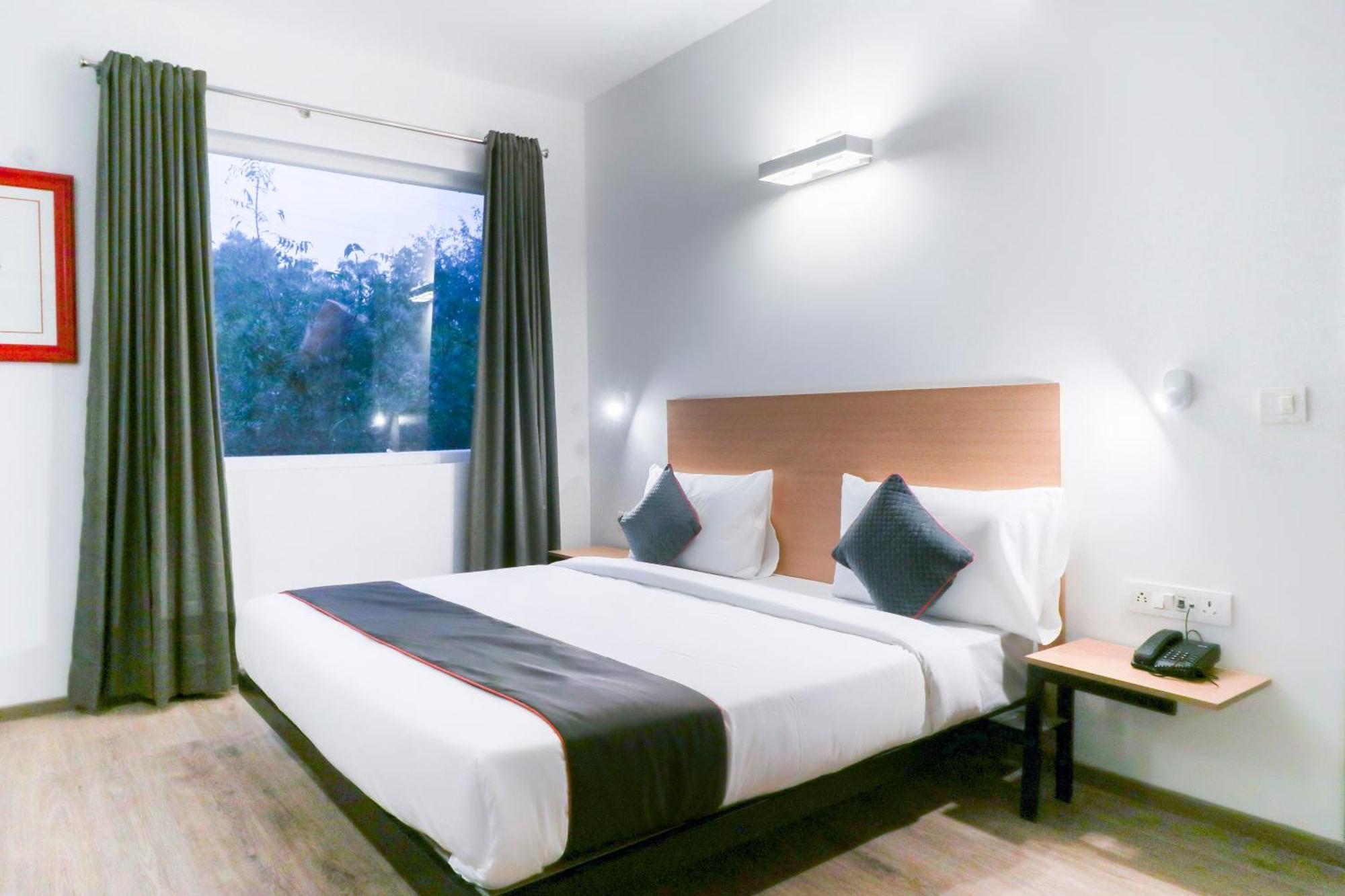 Townhouse Noida Sector 71 Near Iskcon Temple Noida Hotel Indirapuram Exterior photo