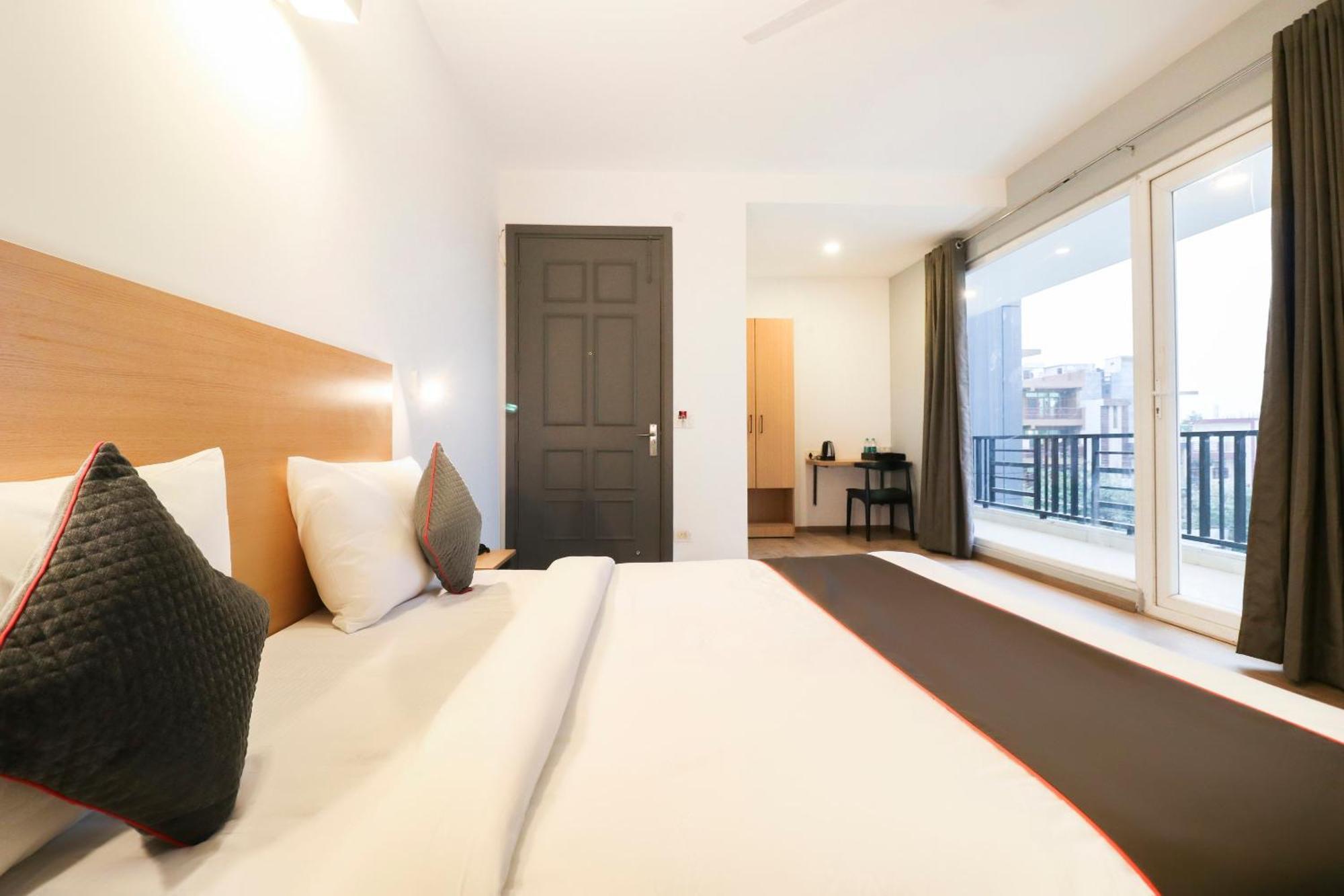 Townhouse Noida Sector 71 Near Iskcon Temple Noida Hotel Indirapuram Exterior photo