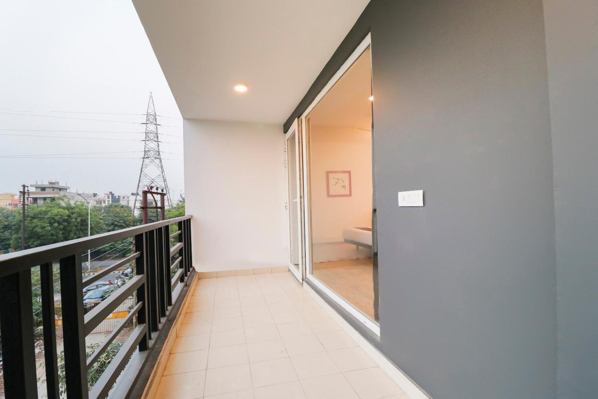 Townhouse Noida Sector 71 Near Iskcon Temple Noida Hotel Indirapuram Exterior photo