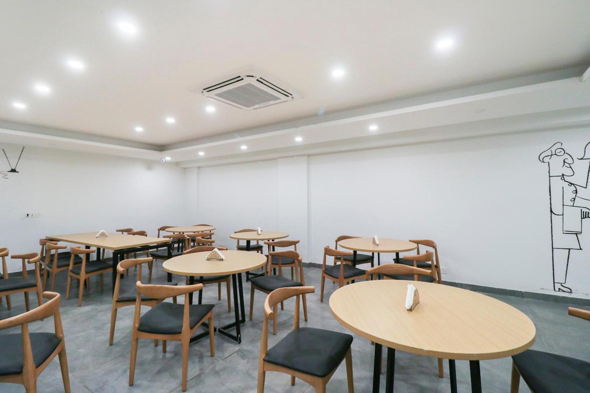 Townhouse Noida Sector 71 Near Iskcon Temple Noida Hotel Indirapuram Exterior photo