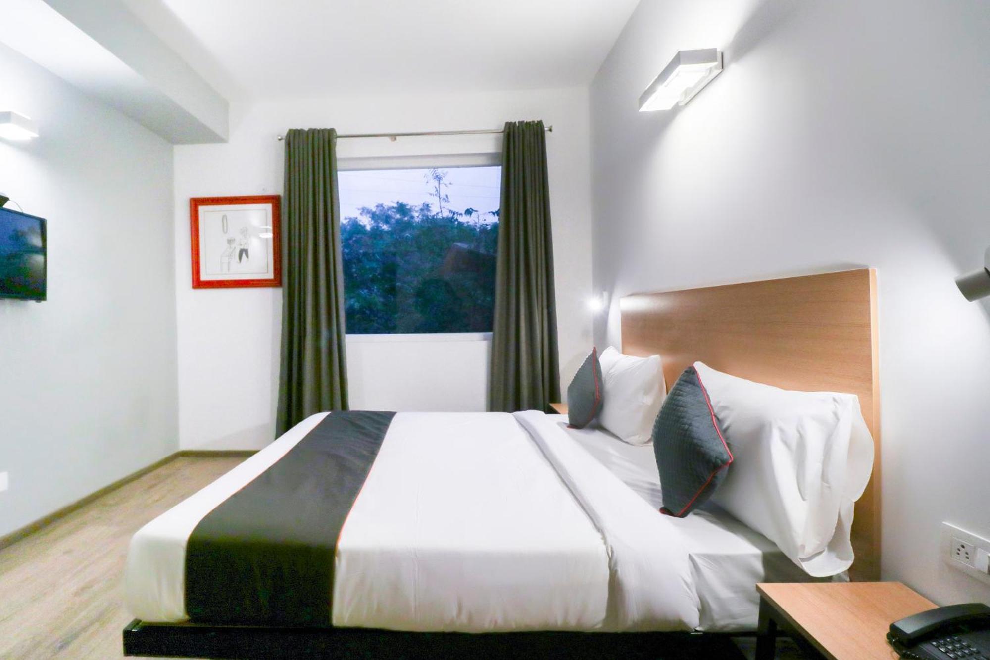 Townhouse Noida Sector 71 Near Iskcon Temple Noida Hotel Indirapuram Exterior photo